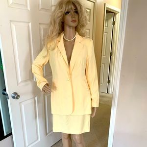 Spiegel Size 4 Yellow 2 Piece Blazer Skirt Suit